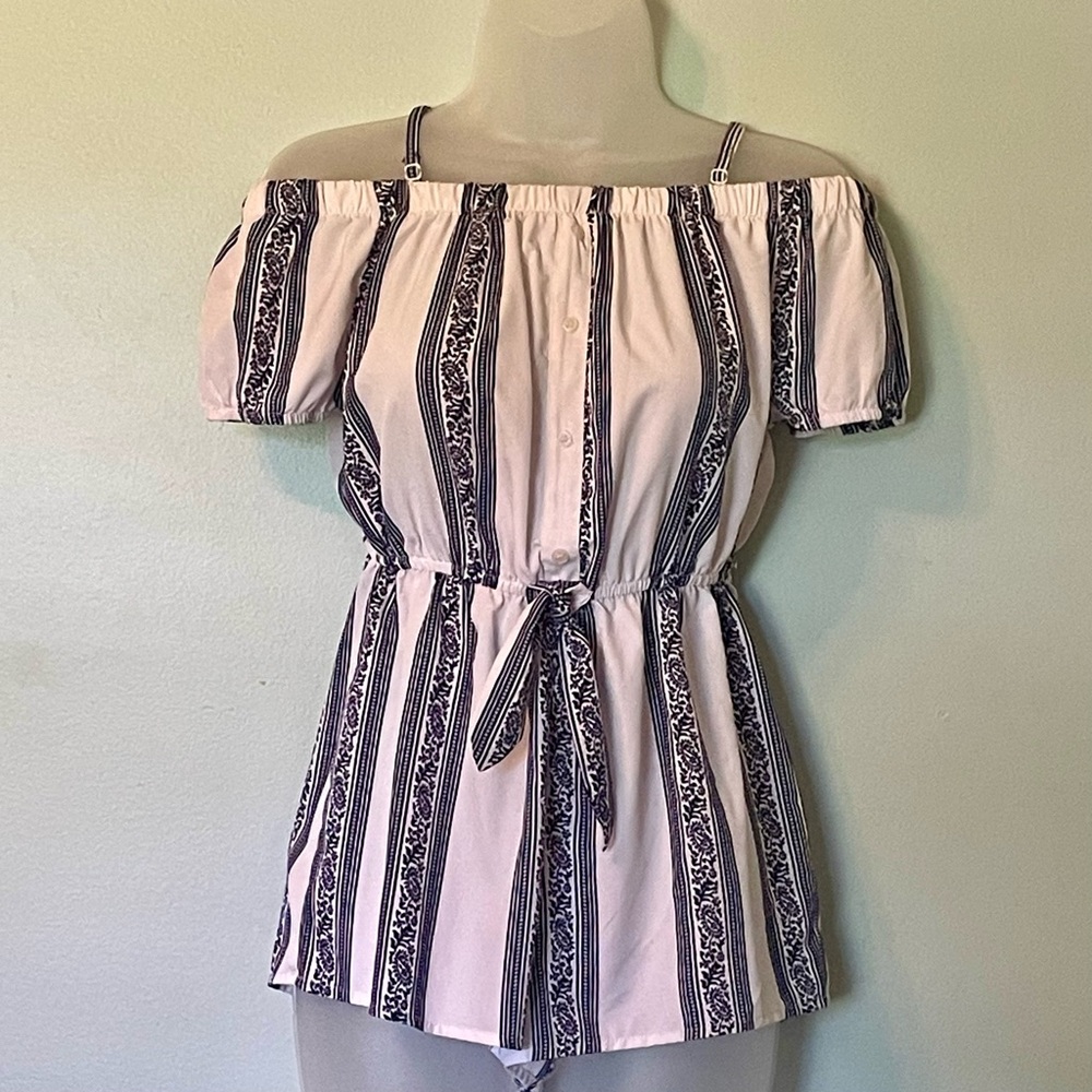 White romper with navy blue details size small no give. Likely ONLY fit a S